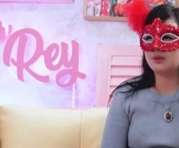 Ketagihan Ikut Arisan Brondong, Tante Laura Rela Bayar Mahal Demi Kencan