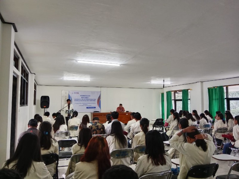 Ratusan Mahasiswa PBSI FKIP Unika Ruteng Ikut Pembekalan Magang I