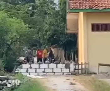 Diduga Dipicu Sengketa Lahan, Warga Blora Temboki Akses Jalan