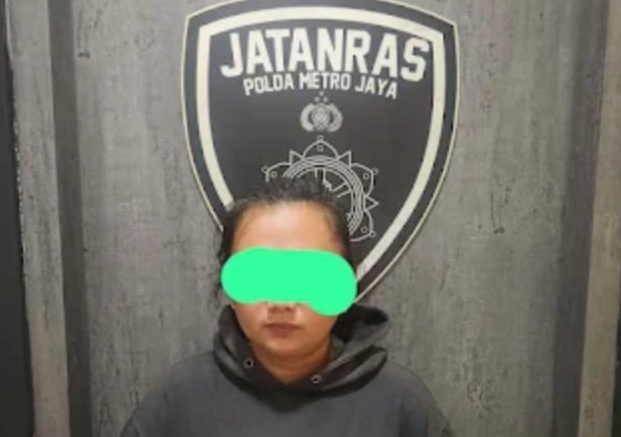 Ibu Berbaju Oranye