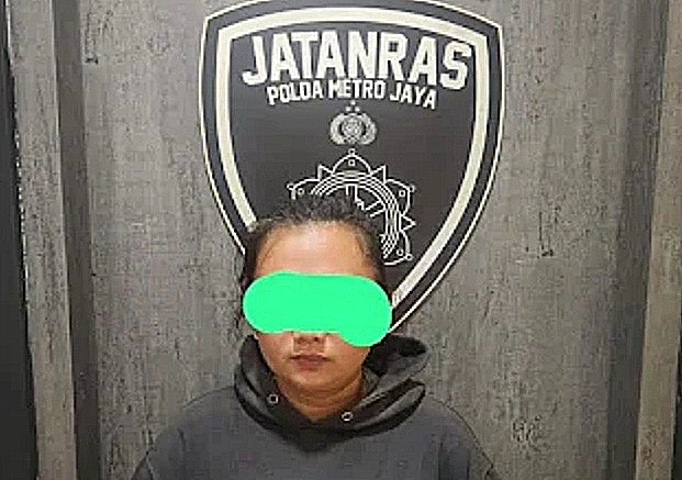 Ibu Berbaju Oranye