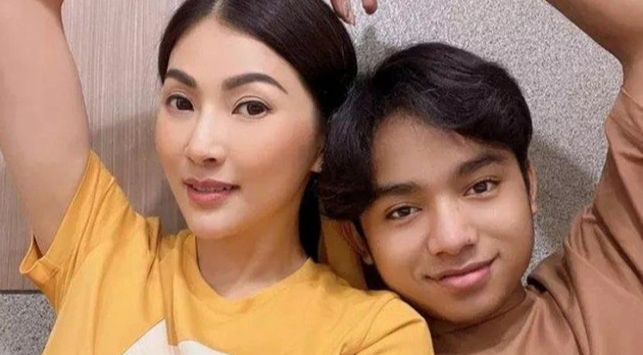 Sarwendah Menangis