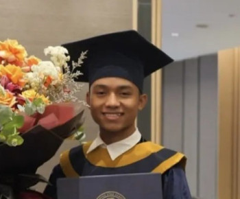 Betrand Peto Wisuda Dihadiri Ruben Onsu dan Sarwendah