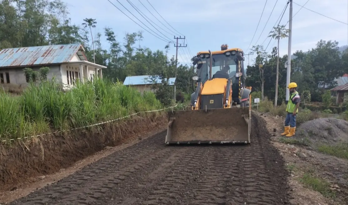 Access Road ke Poco Leok