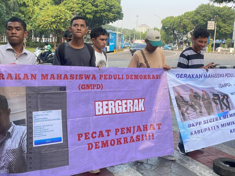 Geruduk Gedung DKPP, Mahasiswa Minta 5 Komisioner KPUD Mimika Dipecat