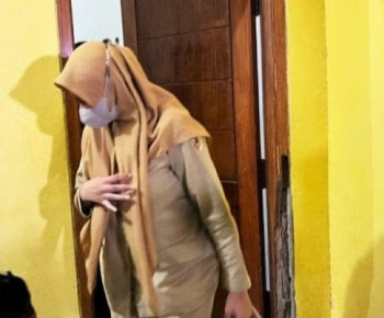 Asyik Digoyang Pria Lain sampai Lupa Diri, Wanita ASN Mojokerto Syok Digerebek Suami