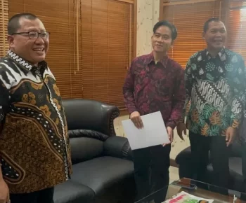Gibran Serahkan Surat Pengunduran Diri