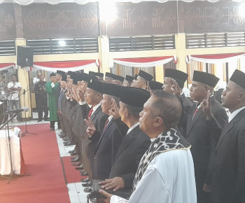 Para Anggota Dewan Perwakilan Rakyat Itu Telah Terlantik…”