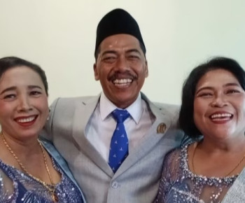 Anggota DPRD Lampung Timur Ini Bawa 2 Istri Saat Pelantikan