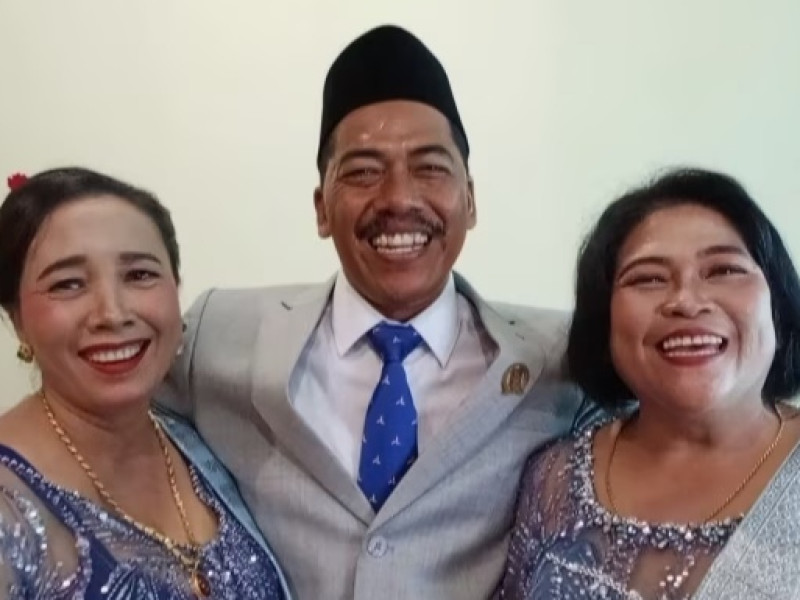 Anggota DPRD Lampung Timur Ini Bawa 2 Istri Saat Pelantikan