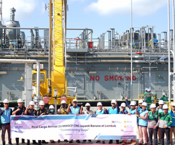 Tiba di Jetty PLTMGU Lombok Peaker, Kapal Pengangkut Gas Alam Siap Tunjang Keandalan Listrik Sistem Lombok