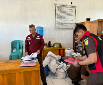 Lengkapi Alat Bukti Korupsi, Kejari Manggarai Geledah SMKN 1 Lamba Leda