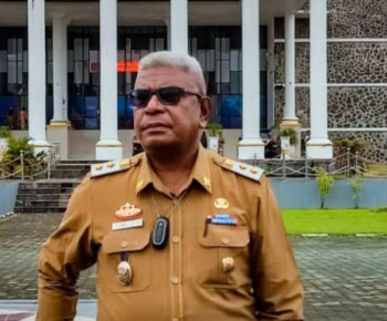 Astaga! Jelang Akhir Masa Jabatan, Johanes Rettob Tinggalkan Defisit 800 Miliar