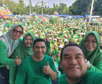 Jalan Sehat Muslimat NU Blora, Gus Yasin jadi Idola Emak-Emak