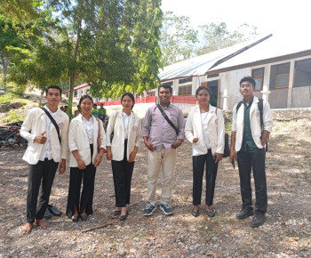 Mahasiswa PBSI Unika St. Paulus Ruteng Asah Keterampilan di SMKN 1 Lamba Leda