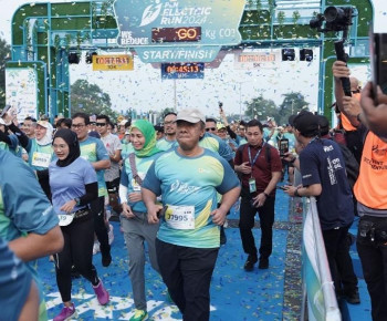 5 Pengemudi Ojol Prasejahtera Peroleh Motor Listrik di PLN Electric Run 2024
