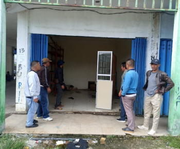 Nunggak 7 Tahun, Pemda Manggarai Kosongkan 1 Kios di Pasar Rakyat Mbaumuku Ruteng