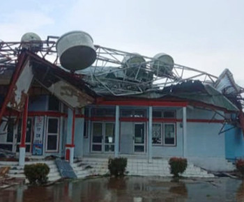Breaking News: Tower Telkomsel Ambruk, Kantor Camat Kuwus Rusak Parah
