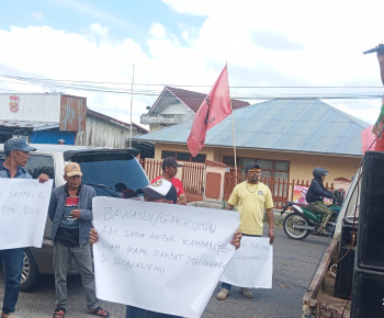 Aksi Damai LSM LPPDM di Bawaslu Manggarai, Ahang: Tangkap Pelacur Politik