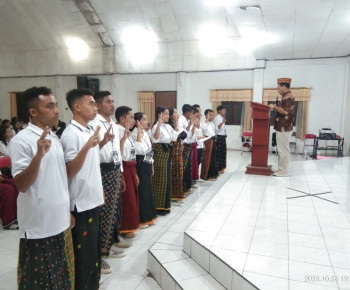 Pembina HMU Borong Rana Mese Sampaikan  Pesan Perjuangan dan Kolaborasi dalam Pelantikan Pengurus Baru