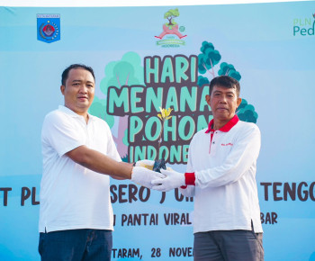 Hari Menanam Pohon Indonesia, PLN UIP Nusra Tanam Ratusan Bibit Pohon Sekitar Objek Vital Nasional di Pantai Viral Mataram