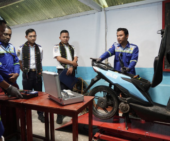 SMK Swasta Santo Aloisius Ruteng Binaan PLN UIP Nusra Resmi Kantongi Sertifikat Bengkel Konversi dari Kementerian Perhubungan
