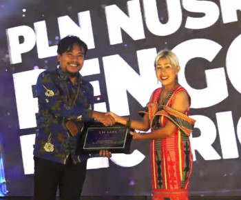 PLN UIP Nusra Raih Penghargaan Penggerak Electric Vehicle Pos kupang Award 2024