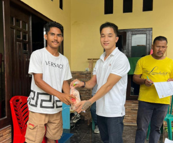 Berbagi Kasih Natal, Dua Pengusaha di Reo Silaturahmi ke AMAL dan Ponpes Pancasila Reo