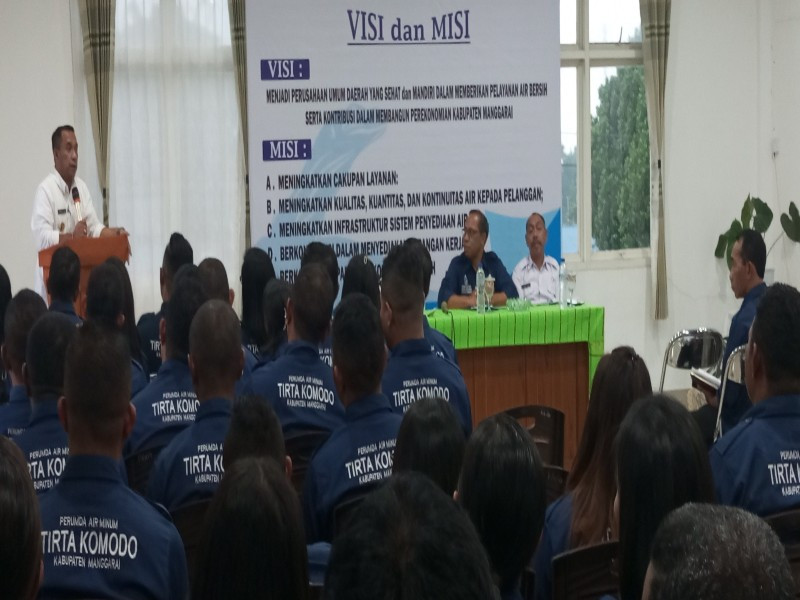 Pimpinan dan Karyawan Perumda Tirta Komodo Kena Mental Saat Hery Nabit Ingatkan Tau Diri
