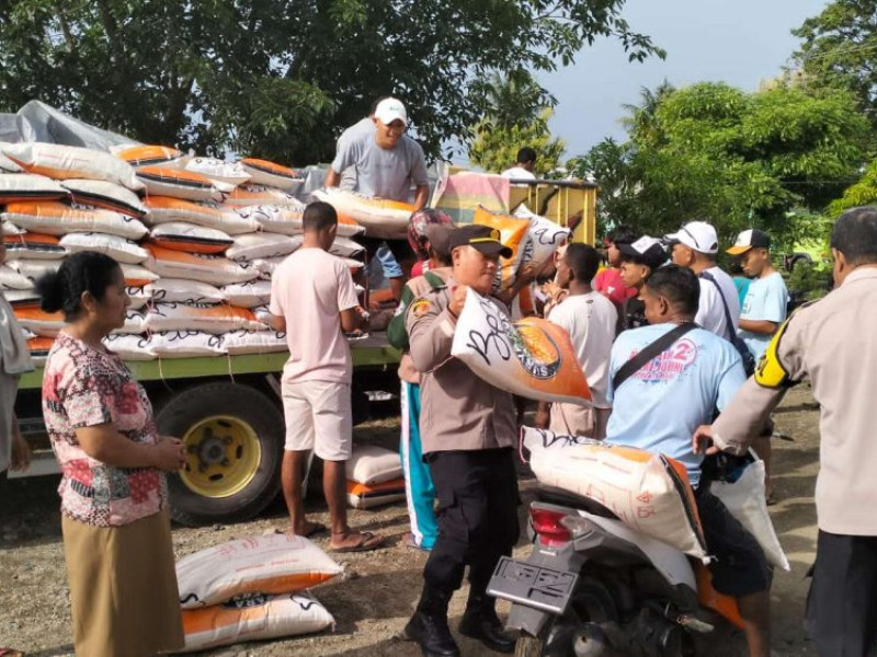 Polsek Reo Gelar Bazar Ramadan 2025, Stabilkan Harga dan Bantu Warga