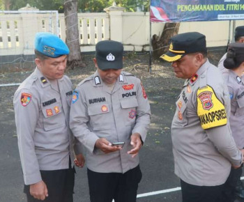 Cegah Judi Online, Propam Periksa Penggunaan Handphone Anggota Polres Mabar