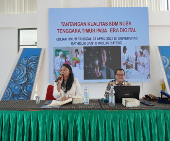 Kuliah Umum Prof. Frans Salesman: Unika Ruteng Dorong SDM NTT Unggul dan Berkarakter Digital