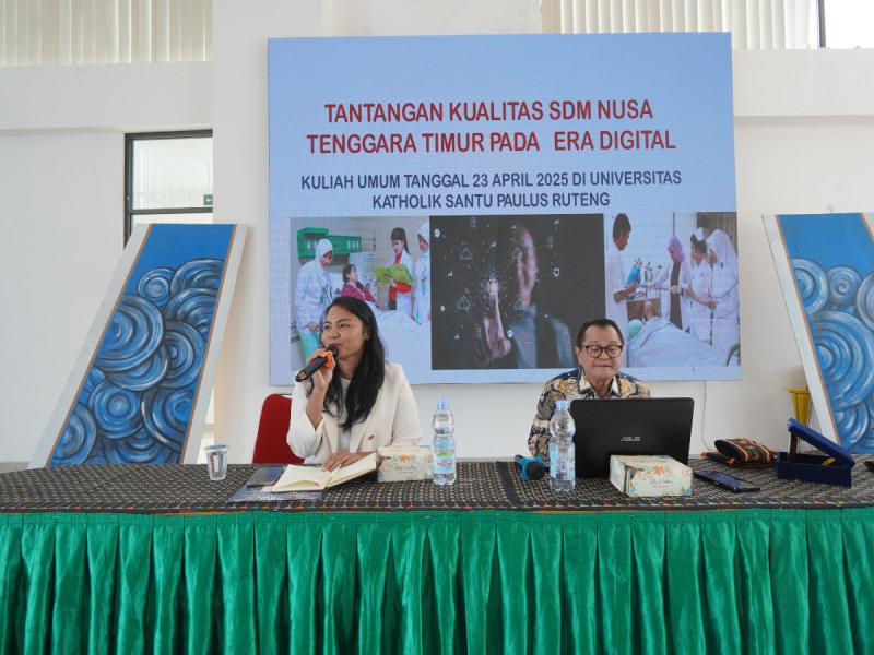 Kuliah Umum Prof. Frans Salesman: Unika Ruteng Dorong SDM NTT Unggul dan Berkarakter Digital