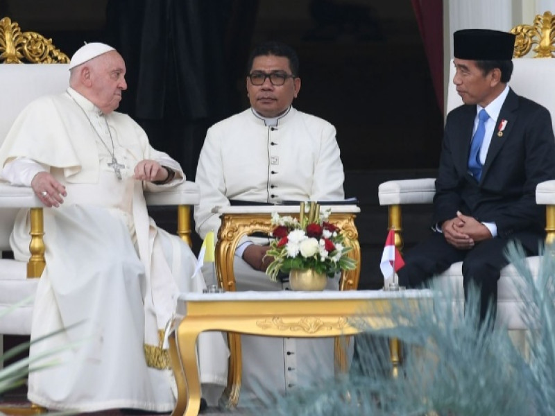 Jokowi dan Rombongan Tiba di Roma untuk Hadiri Pemakaman Paus Fransiskus
