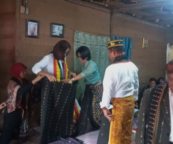 Songke Spesial dari Bupati Hery Nabit untuk Yayasan Tirto Utomo, Resmi Jadi Manggarai