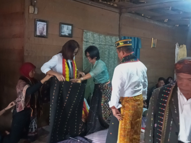 Songke Spesial dari Bupati Hery Nabit untuk Yayasan Tirto Utomo, Resmi Jadi Manggarai
