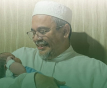 Habib Rizieq Kembali Jadi Ayah di Usia 59 Tahun, Umumkan Kelahiran Bayi Laki-Laki dari Istri Muda