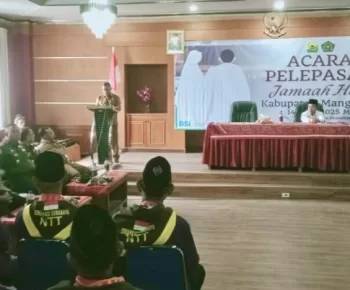 Wabup Fabianus Abu Lepas Calon Jamaah Haji Menuju Tanah Suci