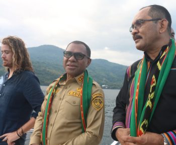 Wakil Gubernur NTT Mengunjungi Spot Wisata Lumba-Lumba di Pulau Ternate