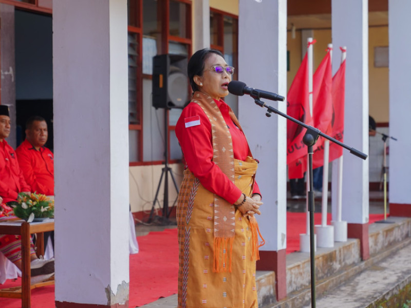 Ayu Bintang Pimpin Apel Peringatan Harlah Pancasila 2025 PDI Perjuangan di Ruteng