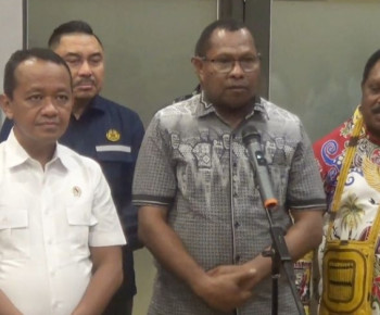 Menteri Bahlil Dihadang Aktivis di Sorong, Protes Tambang Nikel di Raja Ampat