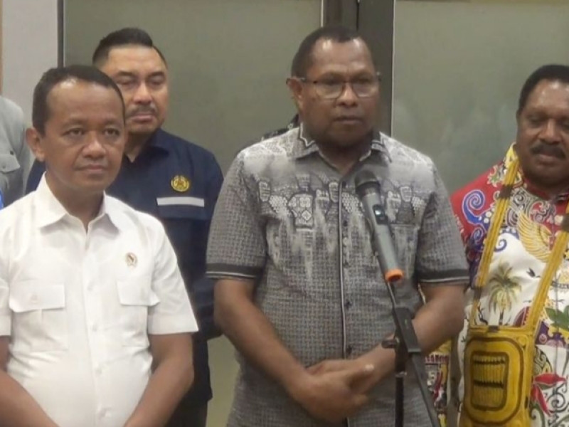 Menteri Bahlil Dihadang Aktivis di Sorong, Protes Tambang Nikel di Raja Ampat