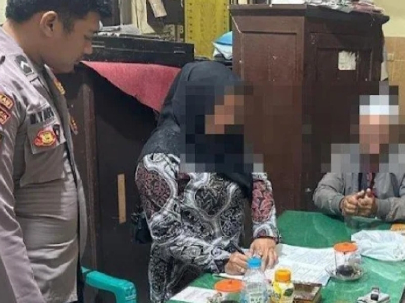 Bu Guru SD Bercumbu Siang Bolong dengan Pimpinan LSM