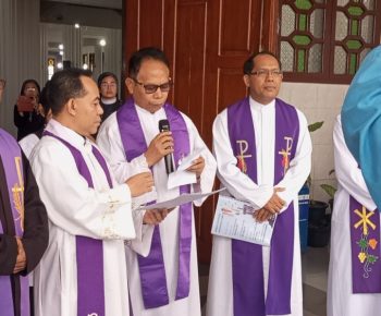 Jenazah Diakon Handri Hambur Diserahkan ke Keuskupan Ruteng