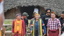 Utsus Zita Anjani Beri Bantuan Uang Tunai ke Lembaga Pelestari Budaya Wae Rebo
