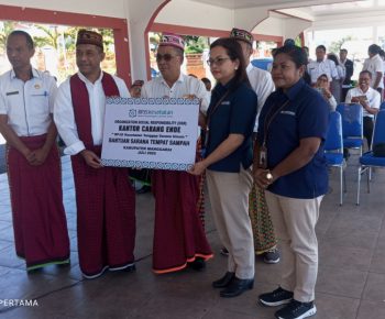 BPJS Kesehatan Ikut Peduli Sampah, Serahkan 12 Unit Tong Sampah tuk Natas Labar Motang Rua