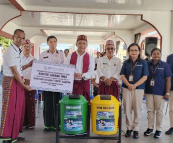Dinas Lingkungan Hidup Manggarai Apresiasi Bantuan Tong Sampah dari BPJS Kesehatan