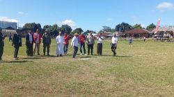 Wabup Manggarai Ambil Tendangan Kick Off Pertandingan Pembuka FX Cup I 2025 Kuleng FC Vs Victory