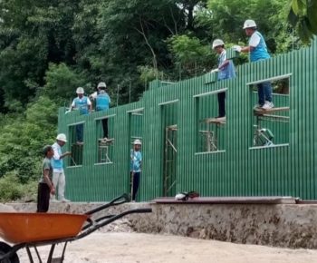 PLN Bangun TK dari 2,2 Ton Botol Plastik di Sumba Timur, Kado Spesial di HAN