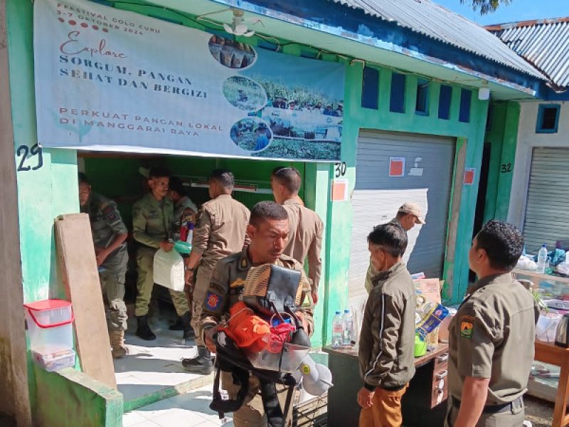 Ogah Bayar Retribusi, 4 Kios di Pasar Puni Dikosongkan Pemda Manggarai
